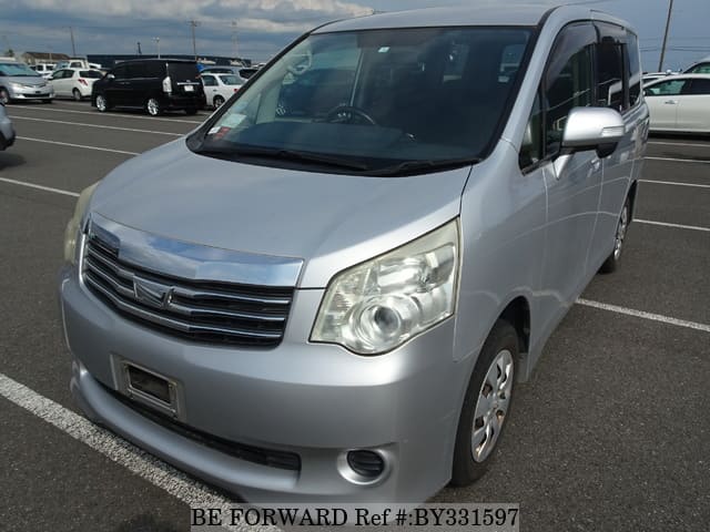 2013 TOYOTA NOAH YY